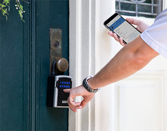 Person opening Bluetooth lockbox using their cellphone